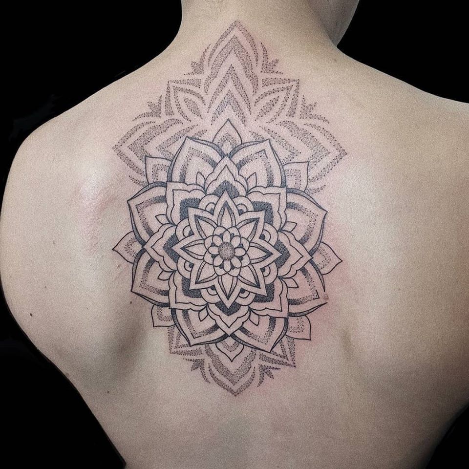 mandala-dotwork-tattoo-apeldoorn